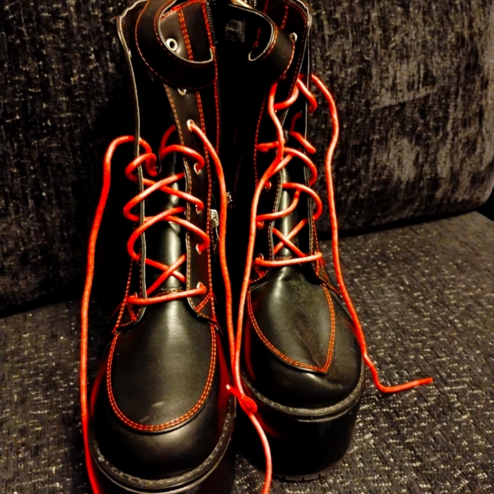 Black Bratz boots